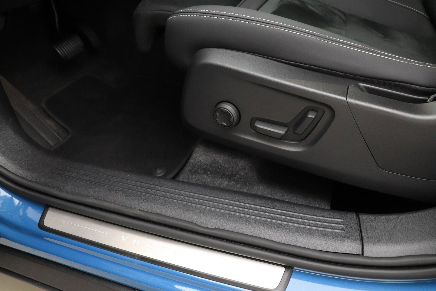 Volvo XC40 2.0 B3 Plus Dark | Camera | Harman/Kardon | Stoel+Stuurverwarming | Memory | Keyless