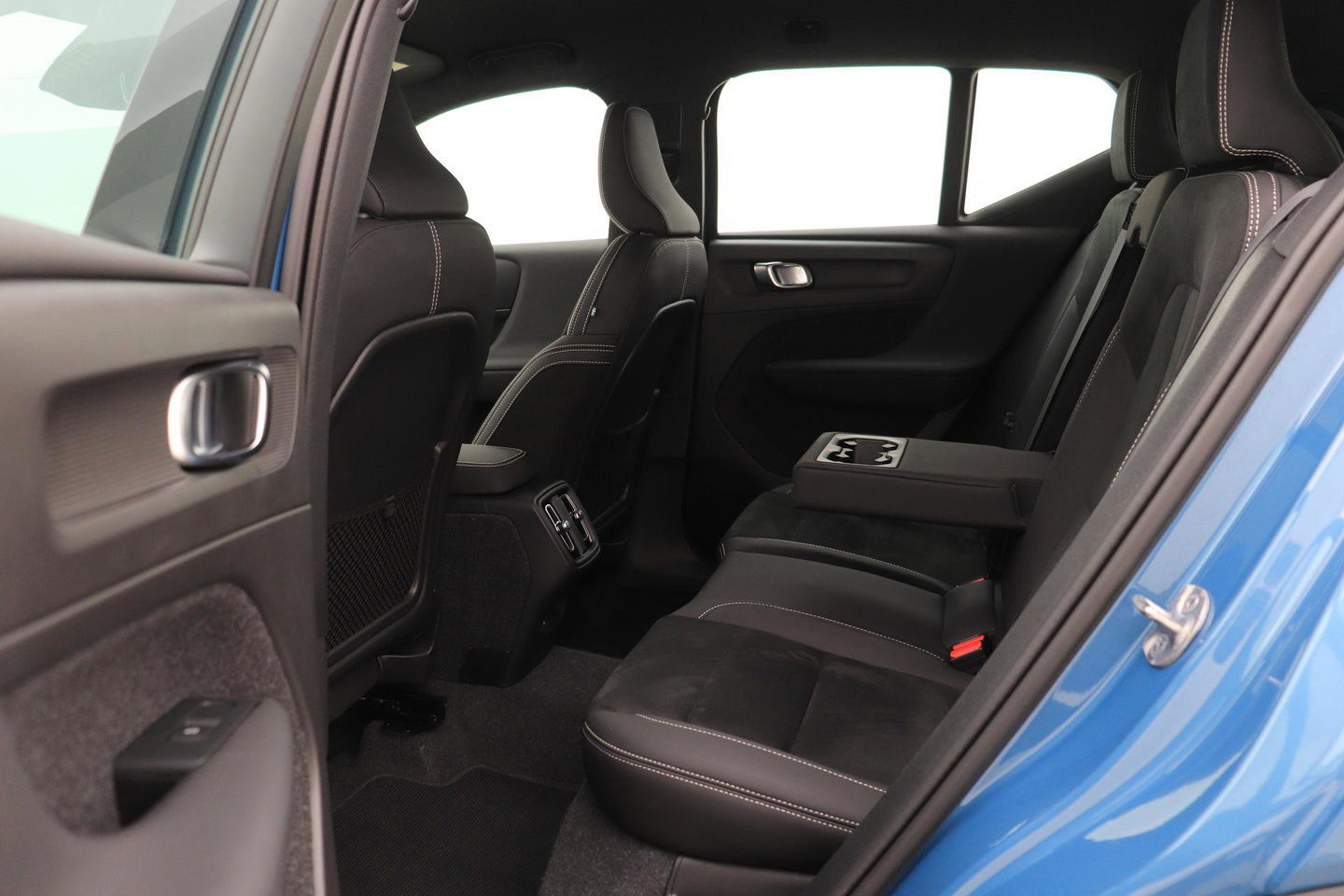 Volvo XC40 2.0 B3 Plus Dark | Camera | Harman/Kardon | Stoel+Stuurverwarming | Memory | Keyless