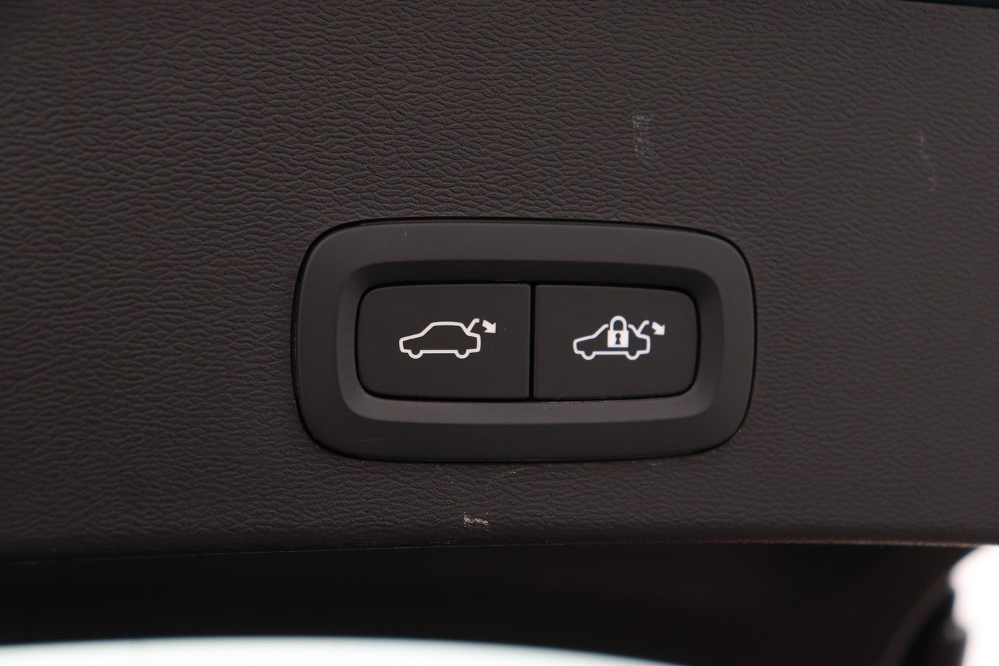 Volvo XC40 2.0 B3 Plus Dark | Camera | Harman/Kardon | Stoel+Stuurverwarming | Memory | Keyless