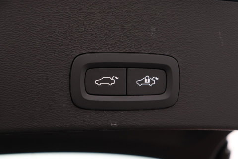 Volvo XC40 2.0 B3 Plus Dark | Camera | Harman/Kardon | Stoel+Stuurverwarming | Memory | Keyless