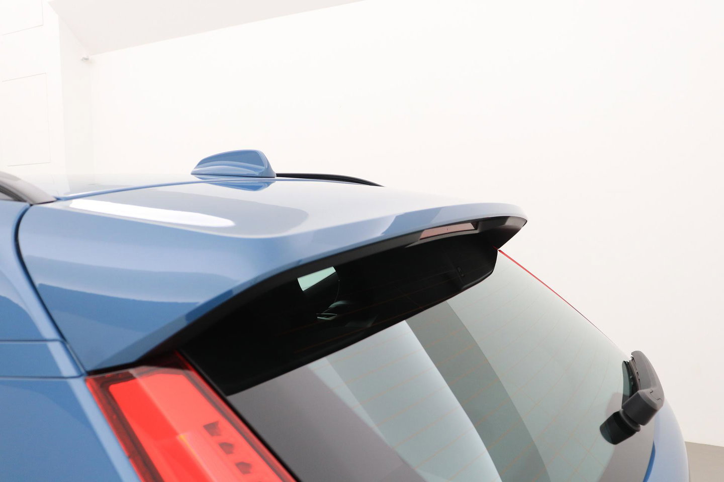 Volvo XC40 2.0 B3 Plus Dark | Camera | Harman/Kardon | Stoel+Stuurverwarming | Memory | Keyless
