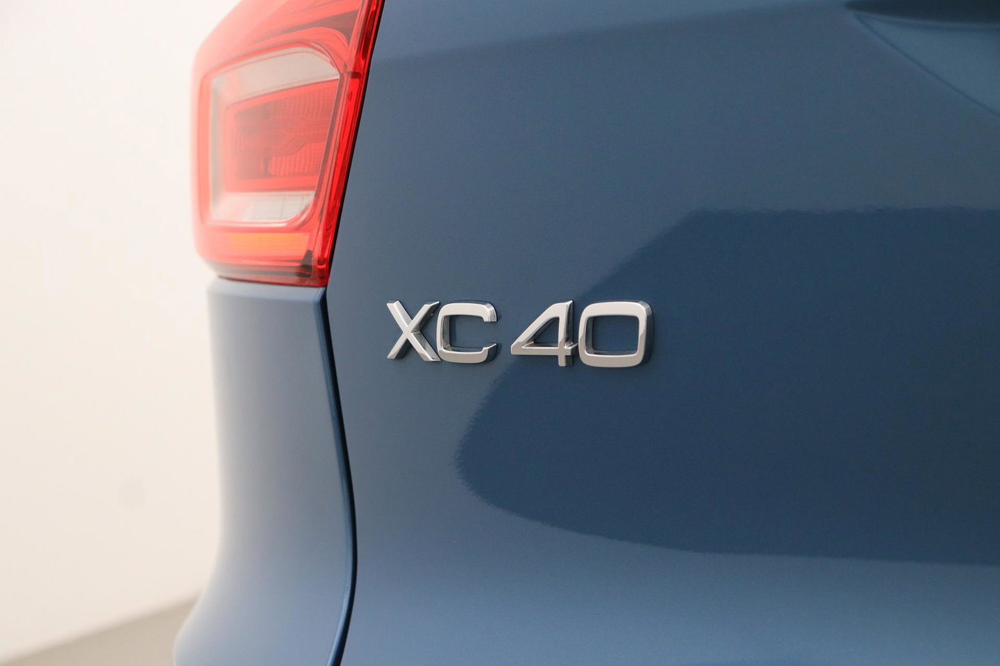 Volvo XC40 2.0 B3 Plus Dark | Camera | Harman/Kardon | Stoel+Stuurverwarming | Memory | Keyless