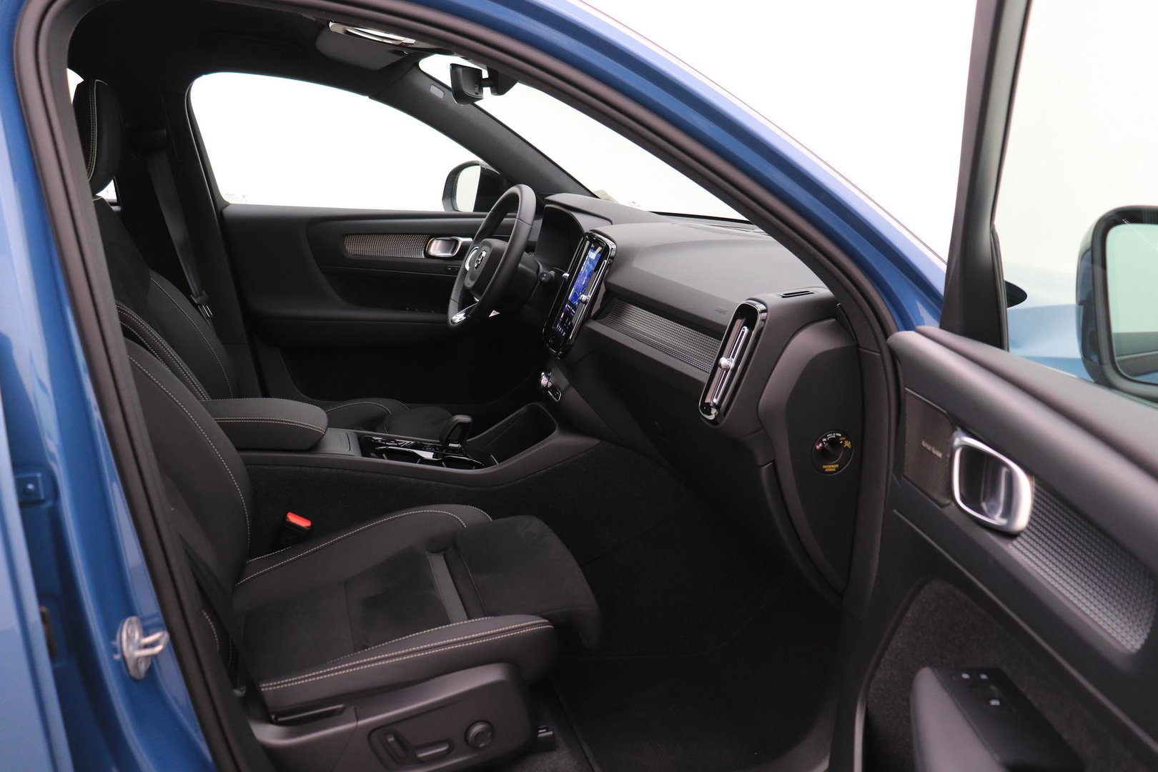 Volvo XC40 2.0 B3 Plus Dark | Camera | Harman/Kardon | Stoel+Stuurverwarming | Memory | Keyless