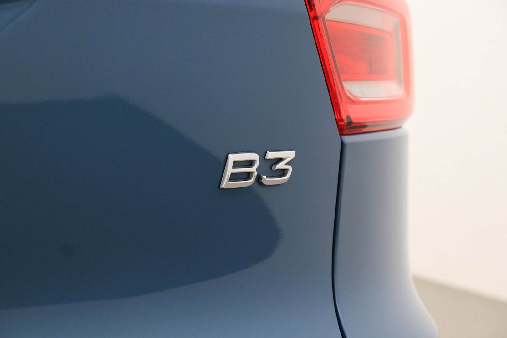 Volvo XC40 2.0 B3 Plus Dark | Camera | Harman/Kardon | Stoel+Stuurverwarming | Memory | Keyless