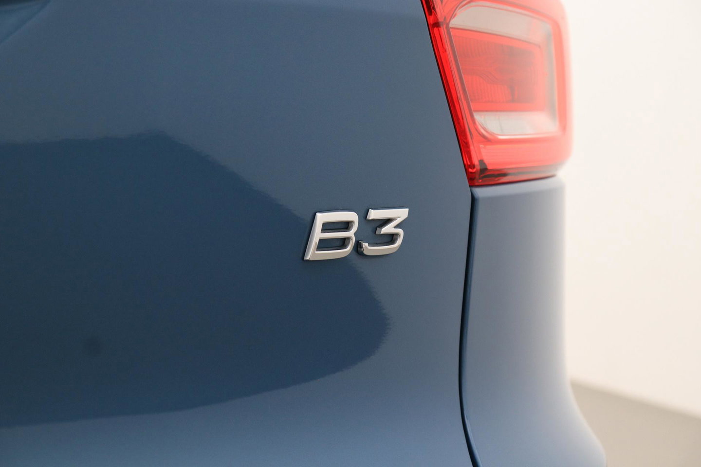 Volvo XC40 2.0 B3 Plus Dark | Camera | Harman/Kardon | Stoel+Stuurverwarming | Memory | Keyless