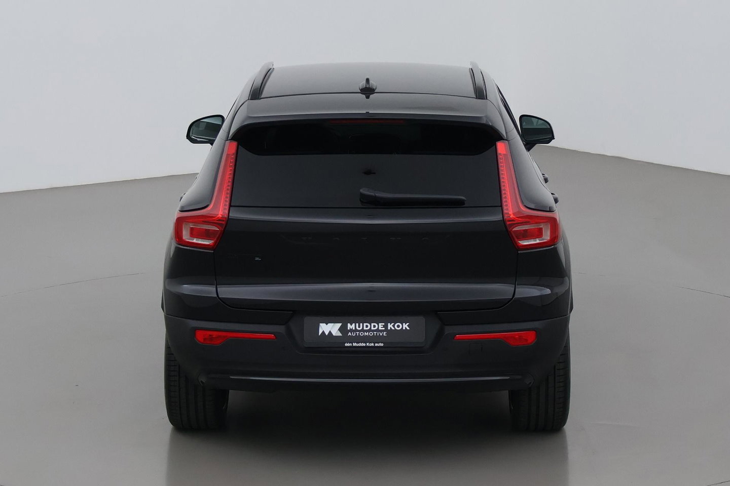 Volvo EX40 Twin Motor Plus Black Edition 82 kWh | 409 PK! | AWD | 360° Camera | Harman/Kardon | Stoel+Stuurverwarming | ACC