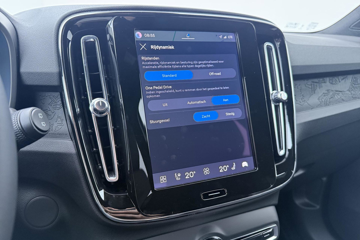 Volvo EX40 Twin Motor Plus Black Edition 82 kWh | 409 PK! | AWD | 360° Camera | Harman/Kardon | Stoel+Stuurverwarming | ACC