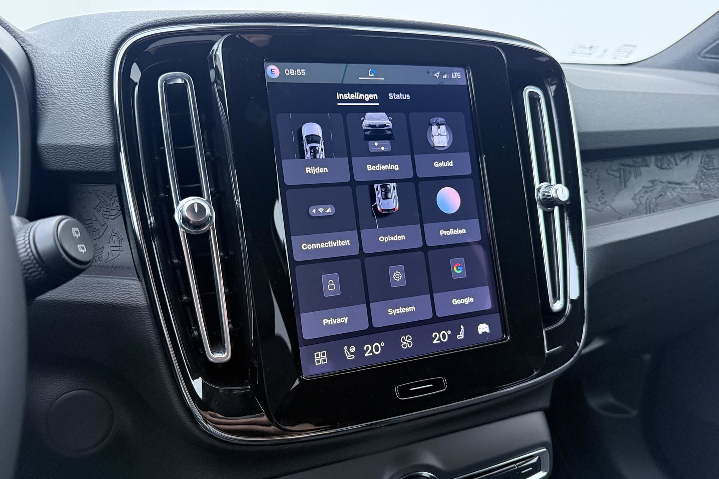 Volvo EX40 Twin Motor Plus Black Edition 82 kWh | 409 PK! | AWD | 360° Camera | Harman/Kardon | Stoel+Stuurverwarming | ACC