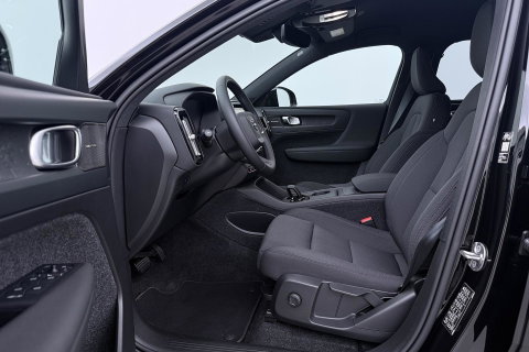 Volvo EX40 Twin Motor Plus Black Edition 82 kWh | 409 PK! | AWD | 360° Camera | Harman/Kardon | Stoel+Stuurverwarming | ACC