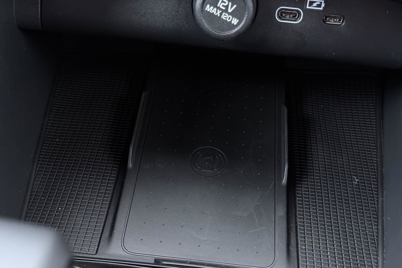 Volvo EX40 Twin Motor Plus Black Edition 82 kWh | 409 PK! | AWD | 360° Camera | Harman/Kardon | Stoel+Stuurverwarming | ACC