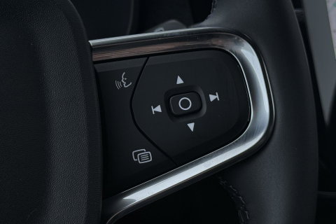 Volvo EX40 Twin Motor Plus Black Edition 82 kWh | 409 PK! | AWD | 360° Camera | Harman/Kardon | Stoel+Stuurverwarming | ACC