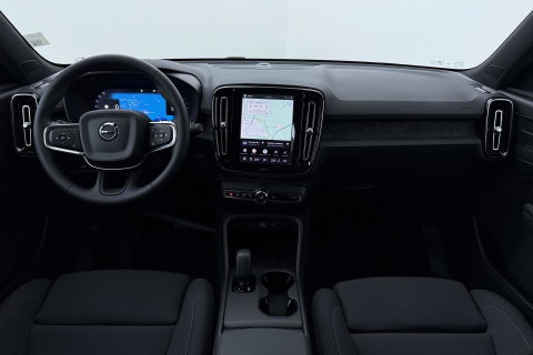 Volvo EX40 Twin Motor Plus Black Edition 82 kWh | 409 PK! | AWD | 360° Camera | Harman/Kardon | Stoel+Stuurverwarming | ACC