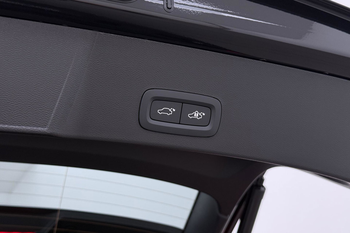 Volvo EX40 Twin Motor Plus Black Edition 82 kWh | 409 PK! | AWD | 360° Camera | Harman/Kardon | Stoel+Stuurverwarming | ACC