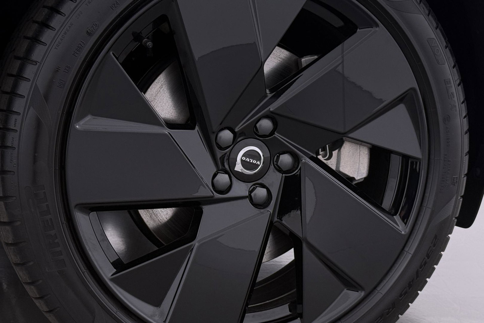 Volvo EX40 Twin Motor Plus Black Edition 82 kWh | 409 PK! | AWD | 360° Camera | Harman/Kardon | Stoel+Stuurverwarming | ACC
