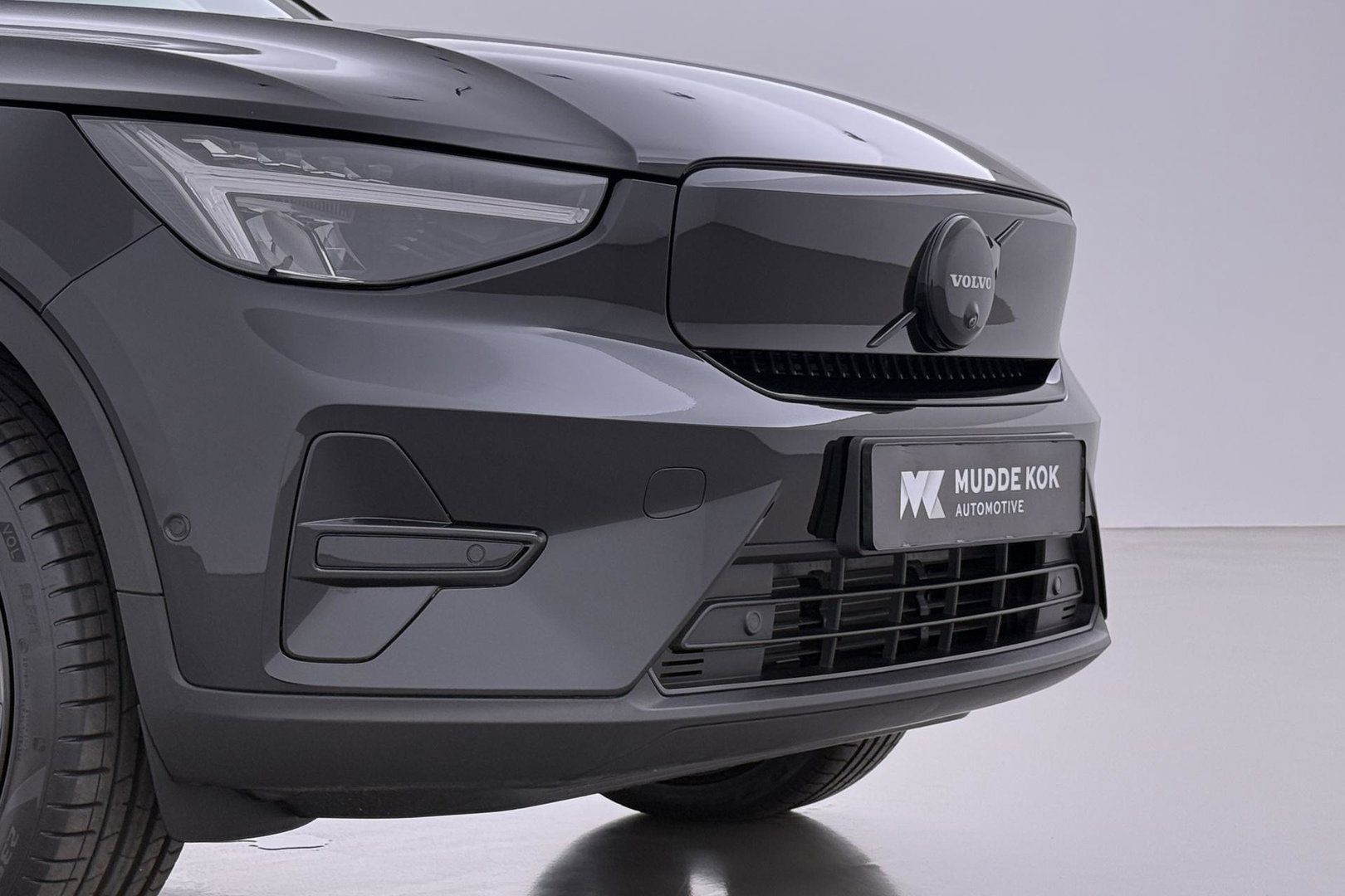 Volvo EX40 Twin Motor Plus Black Edition 82 kWh | 409 PK! | AWD | 360° Camera | Harman/Kardon | Stoel+Stuurverwarming | ACC