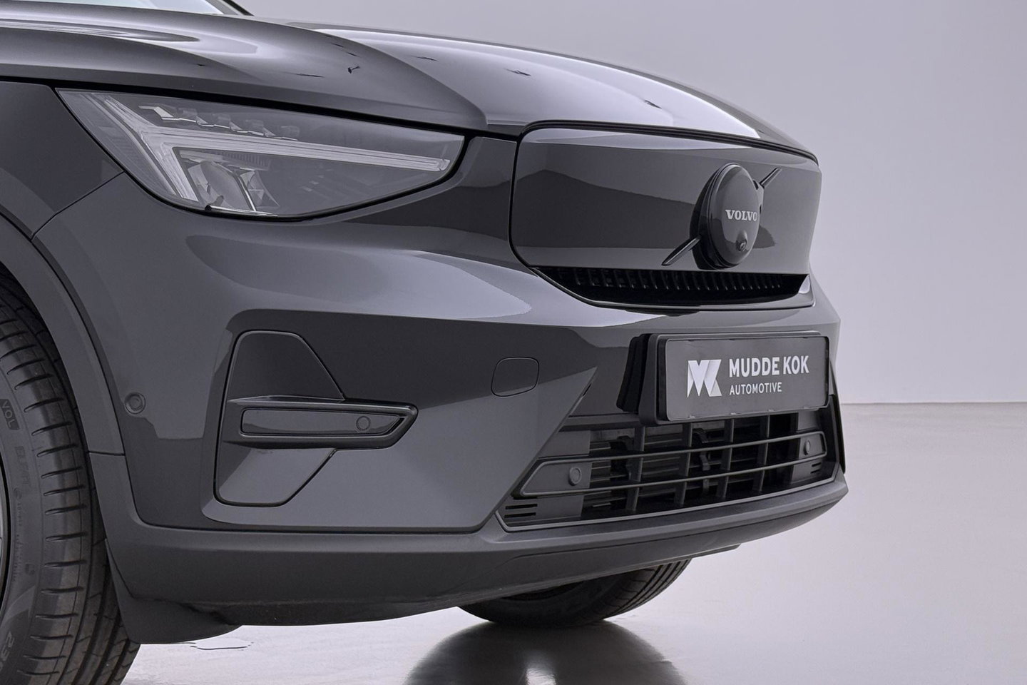 Volvo EX40 Twin Motor Plus Black Edition 82 kWh | 409 PK! | AWD | 360° Camera | Harman/Kardon | Stoel+Stuurverwarming | ACC