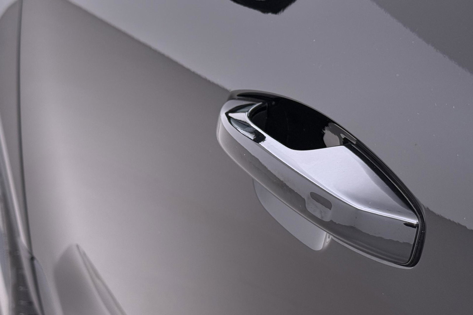 Volvo EX40 Twin Motor Plus Black Edition 82 kWh | 409 PK! | AWD | 360° Camera | Harman/Kardon | Stoel+Stuurverwarming | ACC