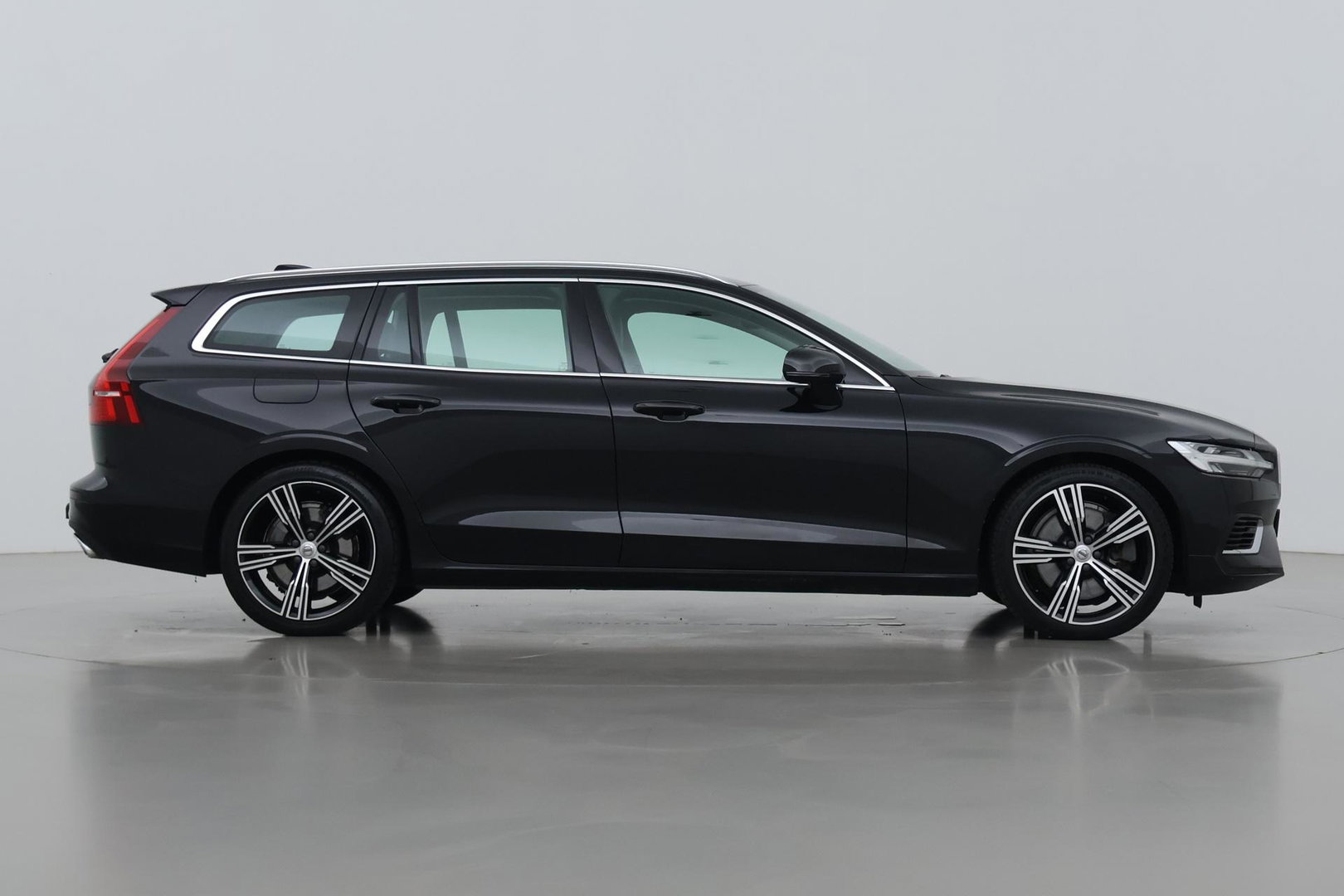 Volvo V60 2.0 T6 Twin Engine AWD Inscription | ACC | Trekhaak | 360° Camera | Harman/Kardon | BLIS | Standkachel | 19 inch