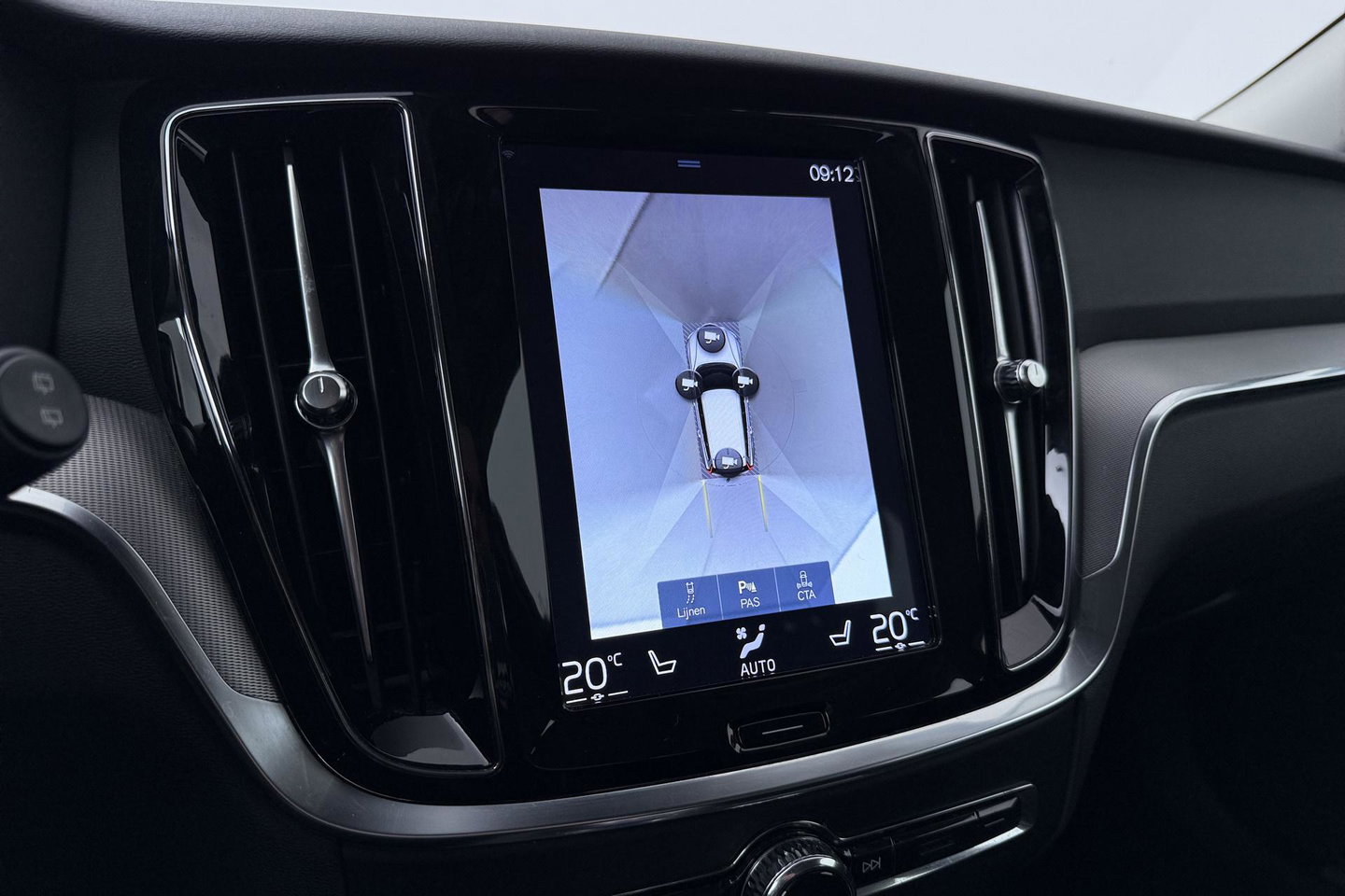 Volvo V60 2.0 T6 Twin Engine AWD Inscription | ACC | Trekhaak | 360° Camera | Harman/Kardon | BLIS | Standkachel | 19 inch