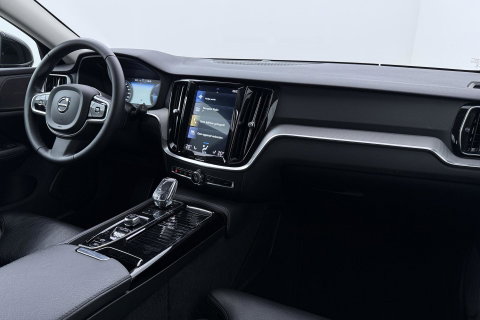 Volvo V60 2.0 T6 Twin Engine AWD Inscription | ACC | Trekhaak | 360° Camera | Harman/Kardon | BLIS | Standkachel | 19 inch