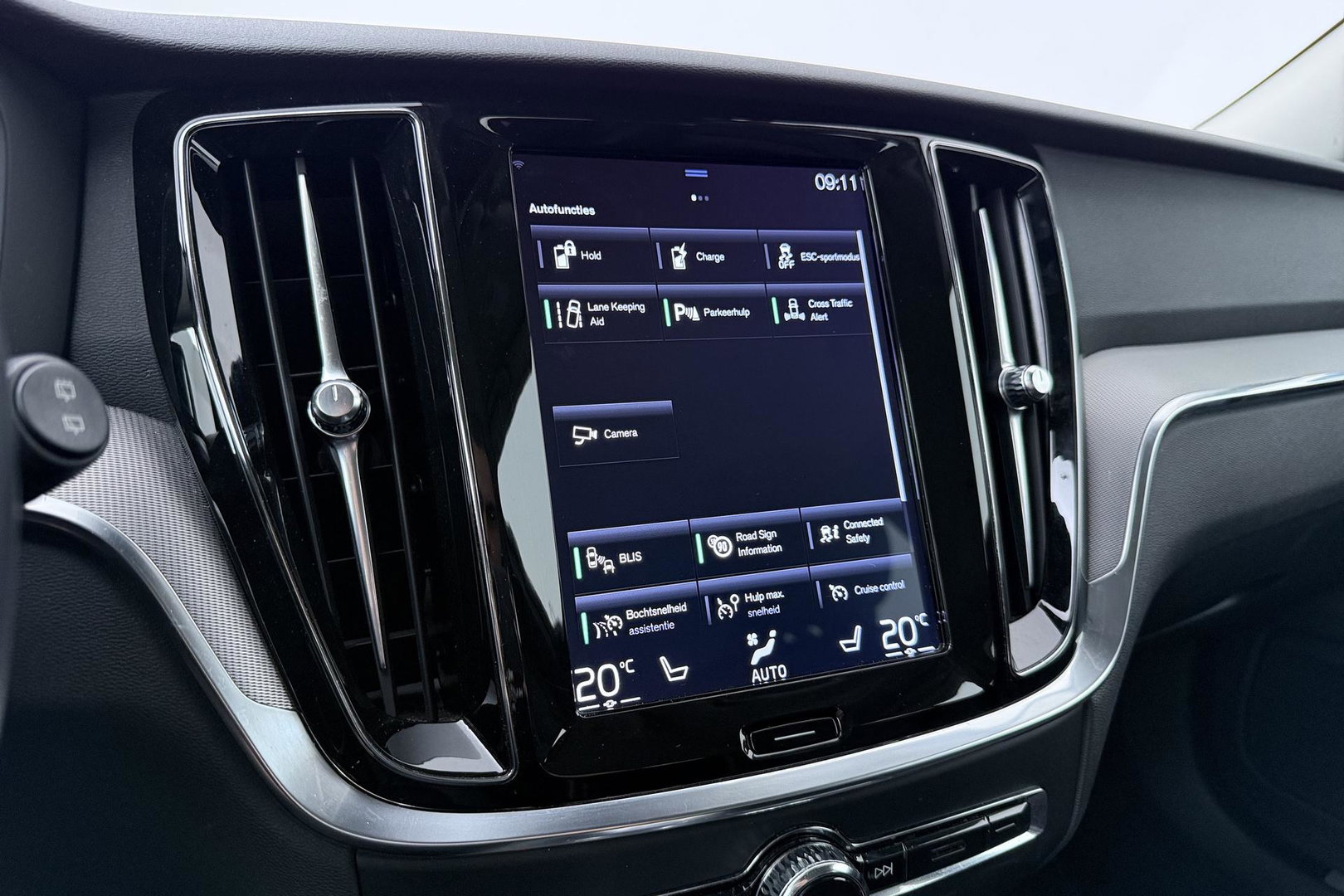 Volvo V60 2.0 T6 Twin Engine AWD Inscription | ACC | Trekhaak | 360° Camera | Harman/Kardon | BLIS | Standkachel | 19 inch