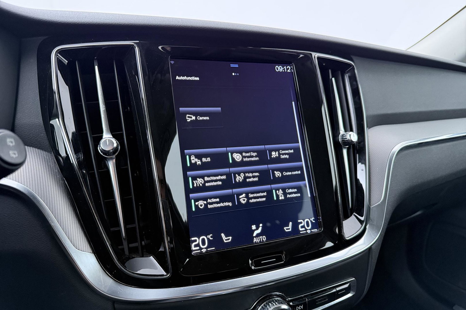 Volvo V60 2.0 T6 Twin Engine AWD Inscription | ACC | Trekhaak | 360° Camera | Harman/Kardon | BLIS | Standkachel | 19 inch
