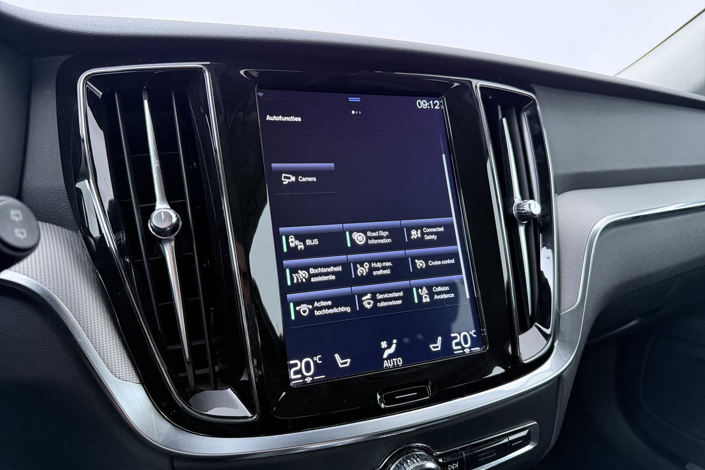 Volvo V60 2.0 T6 Twin Engine AWD Inscription | ACC | Trekhaak | 360° Camera | Harman/Kardon | BLIS | Standkachel | 19 inch