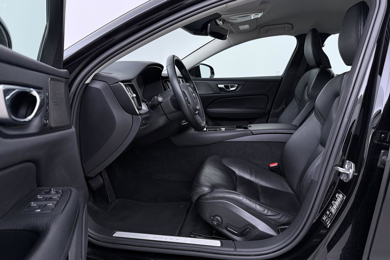 Volvo V60 2.0 T6 Twin Engine AWD Inscription | ACC | Trekhaak | 360° Camera | Harman/Kardon | BLIS | Standkachel | 19 inch