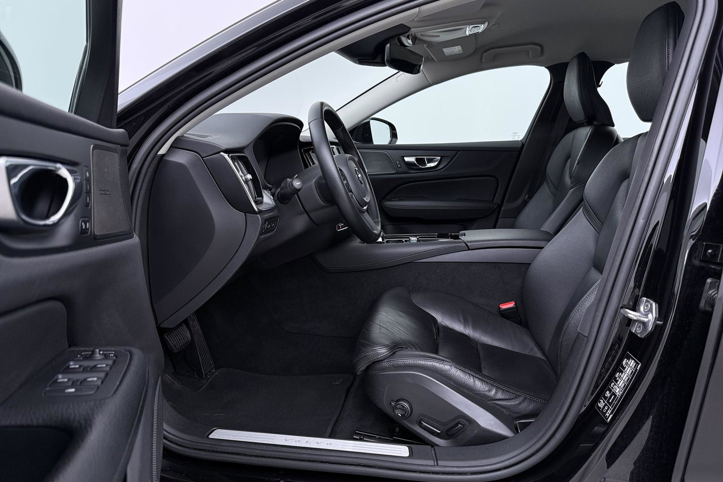 Volvo V60 2.0 T6 Twin Engine AWD Inscription | ACC | Trekhaak | 360° Camera | Harman/Kardon | BLIS | Standkachel | 19 inch