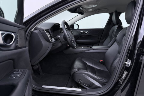 Volvo V60 2.0 T6 Twin Engine AWD Inscription | ACC | Trekhaak | 360° Camera | Harman/Kardon | BLIS | Standkachel | 19 inch