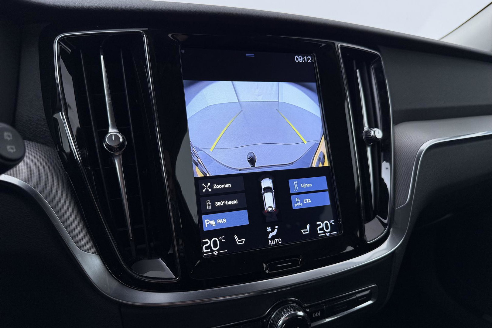 Volvo V60 2.0 T6 Twin Engine AWD Inscription | ACC | Trekhaak | 360° Camera | Harman/Kardon | BLIS | Standkachel | 19 inch