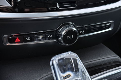 Volvo V60 2.0 T6 Twin Engine AWD Inscription | ACC | Trekhaak | 360° Camera | Harman/Kardon | BLIS | Standkachel | 19 inch