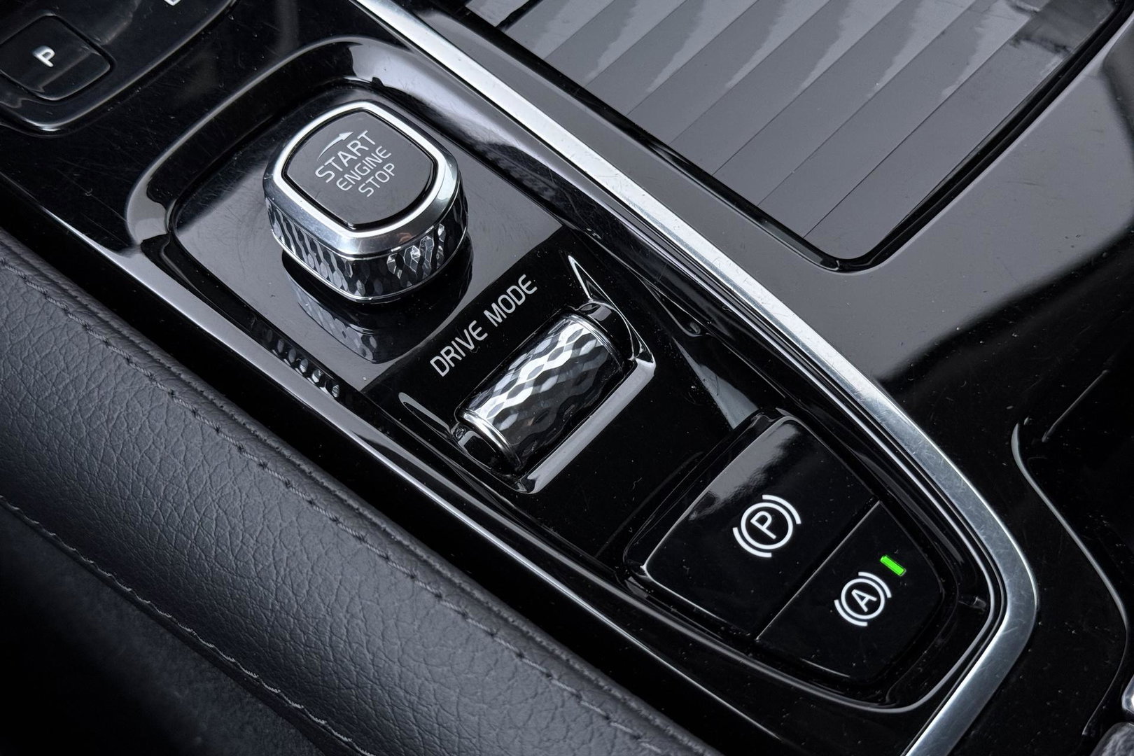 Volvo V60 2.0 T6 Twin Engine AWD Inscription | ACC | Trekhaak | 360° Camera | Harman/Kardon | BLIS | Standkachel | 19 inch