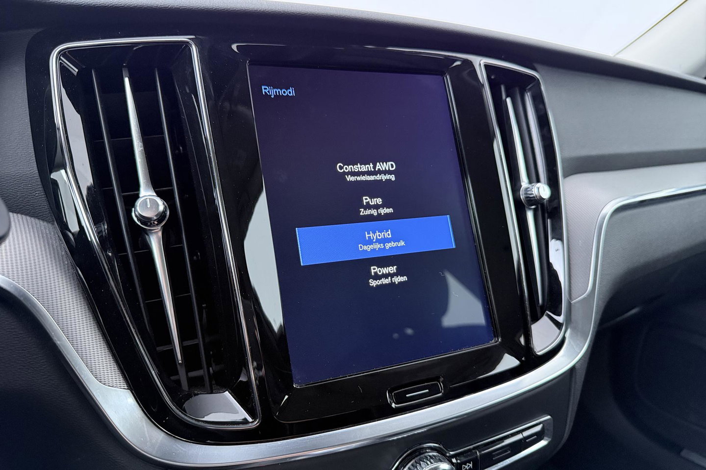 Volvo V60 2.0 T6 Twin Engine AWD Inscription | ACC | Trekhaak | 360° Camera | Harman/Kardon | BLIS | Standkachel | 19 inch
