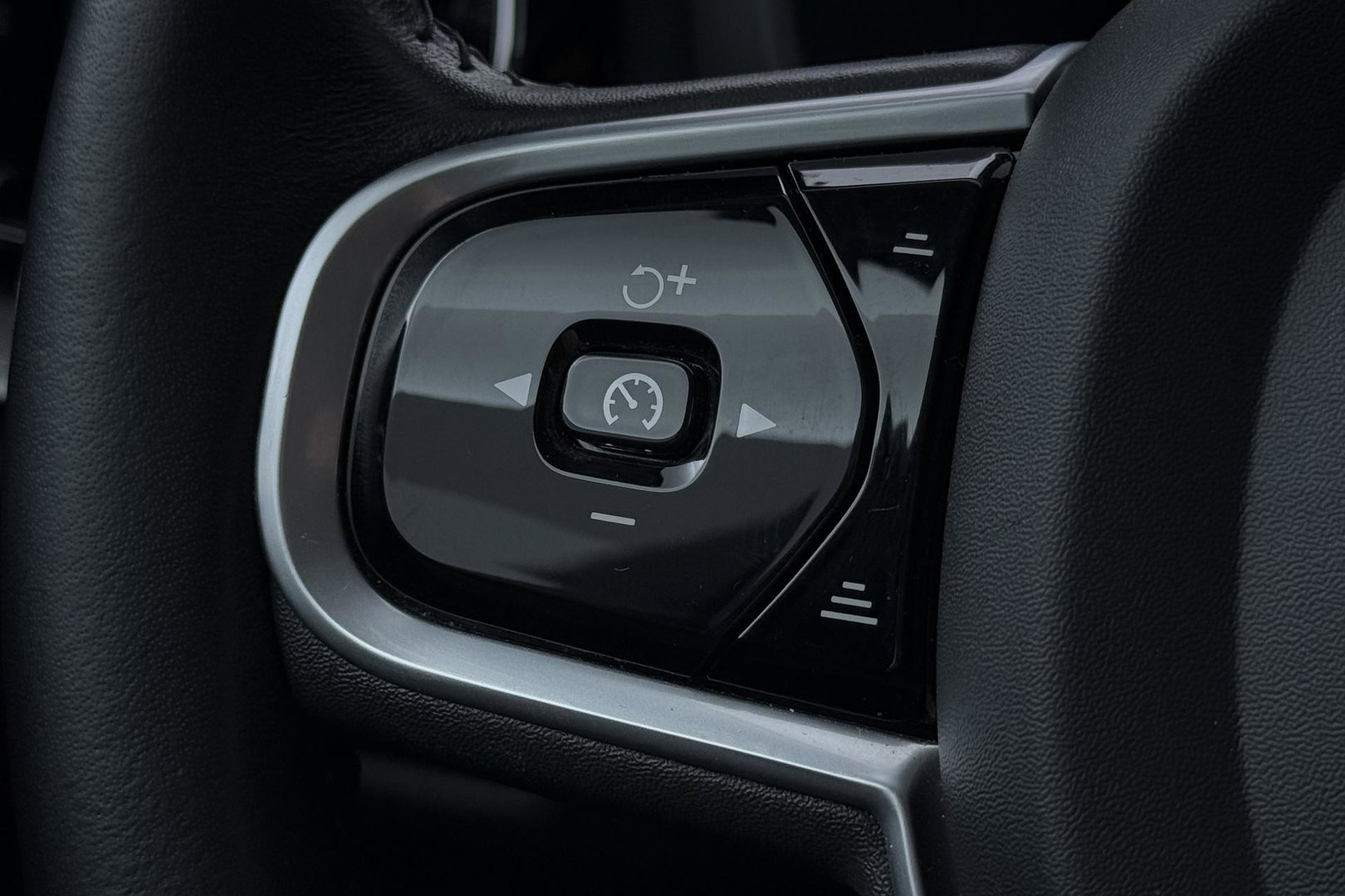 Volvo V60 2.0 T6 Twin Engine AWD Inscription | ACC | Trekhaak | 360° Camera | Harman/Kardon | BLIS | Standkachel | 19 inch