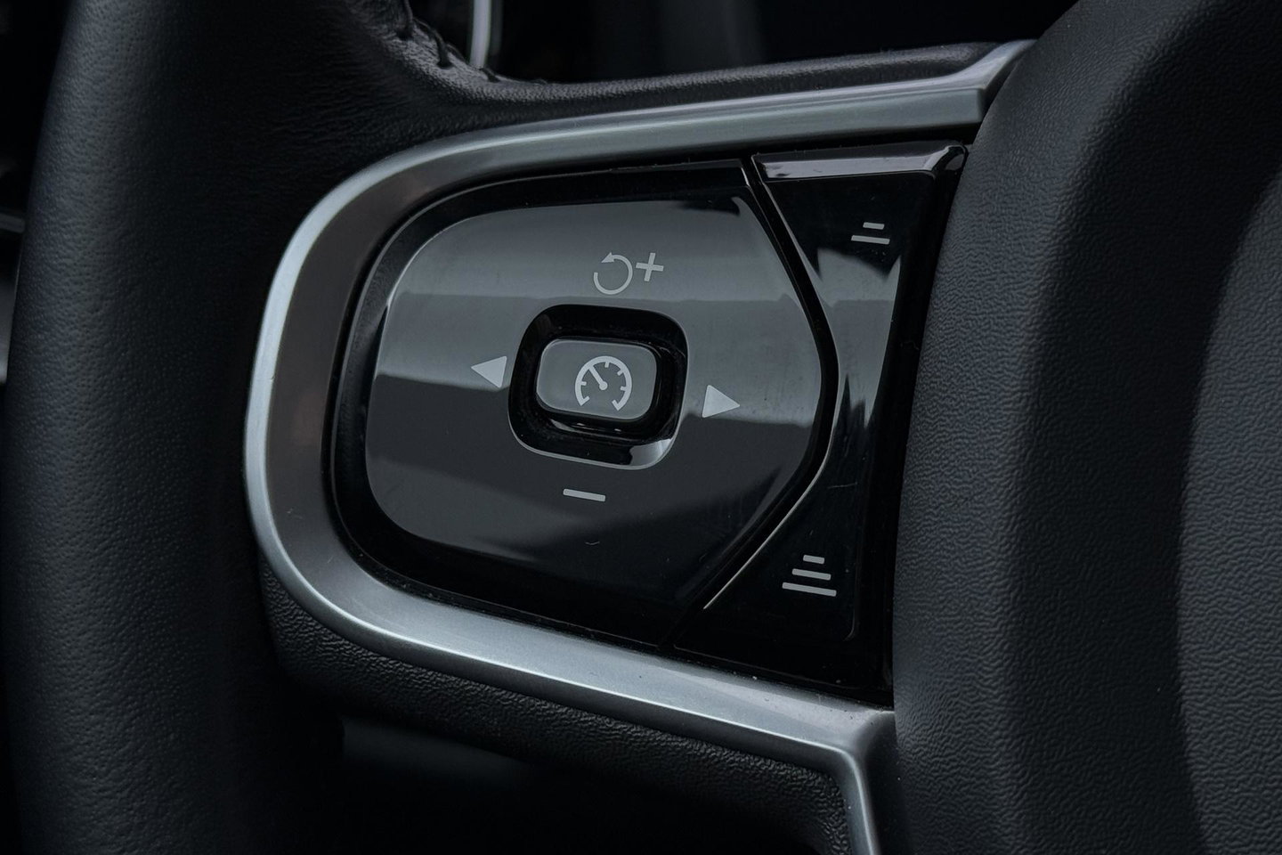 Volvo V60 2.0 T6 Twin Engine AWD Inscription | ACC | Trekhaak | 360° Camera | Harman/Kardon | BLIS | Standkachel | 19 inch