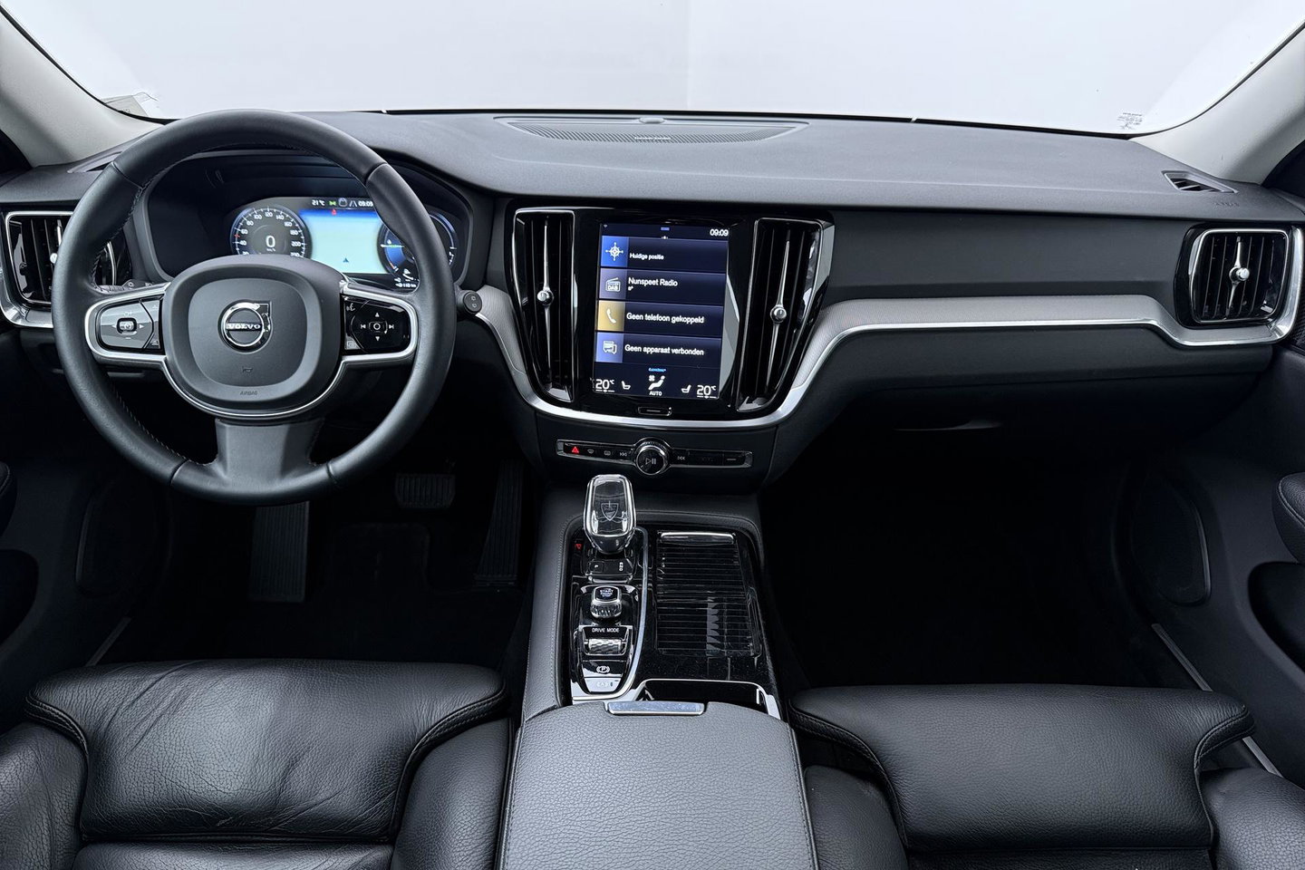 Volvo V60 2.0 T6 Twin Engine AWD Inscription | ACC | Trekhaak | 360° Camera | Harman/Kardon | BLIS | Standkachel | 19 inch
