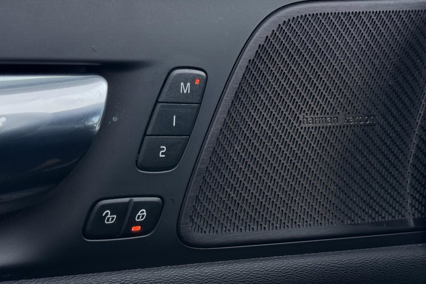 Volvo V60 2.0 T6 Twin Engine AWD Inscription | ACC | Trekhaak | 360° Camera | Harman/Kardon | BLIS | Standkachel | 19 inch