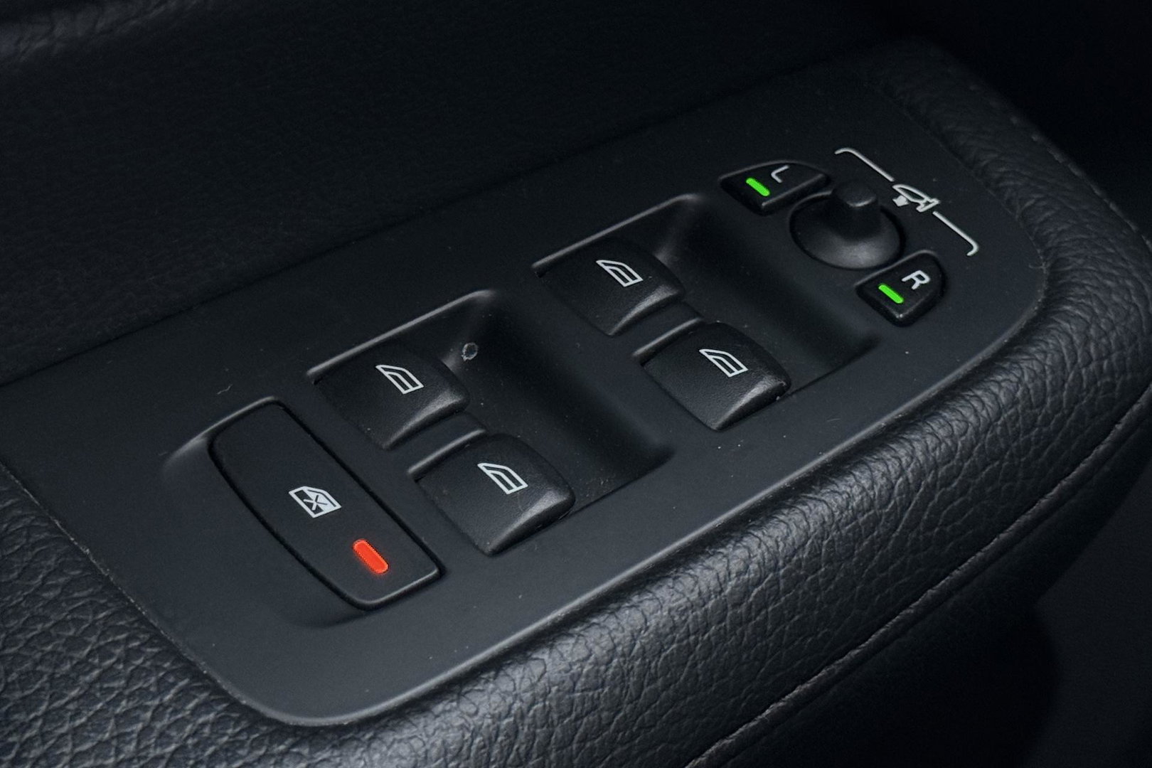 Volvo V60 2.0 T6 Twin Engine AWD Inscription | ACC | Trekhaak | 360° Camera | Harman/Kardon | BLIS | Standkachel | 19 inch