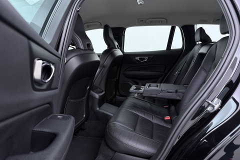 Volvo V60 2.0 T6 Twin Engine AWD Inscription | ACC | Trekhaak | 360° Camera | Harman/Kardon | BLIS | Standkachel | 19 inch