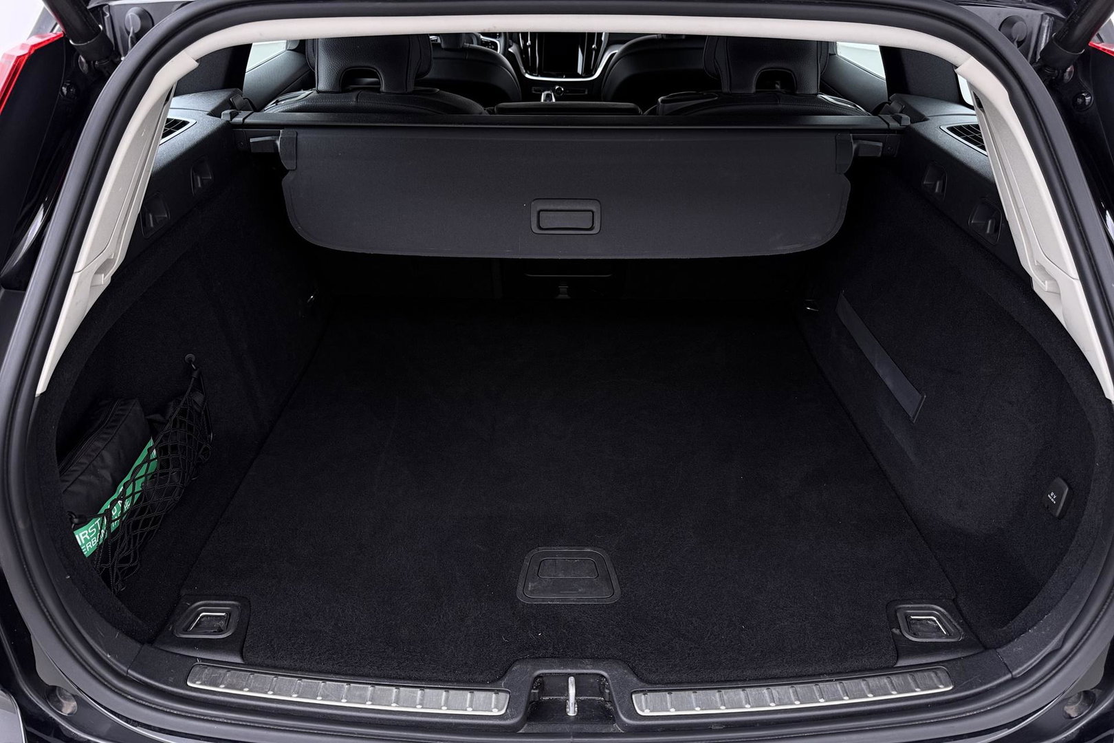 Volvo V60 2.0 T6 Twin Engine AWD Inscription | ACC | Trekhaak | 360° Camera | Harman/Kardon | BLIS | Standkachel | 19 inch