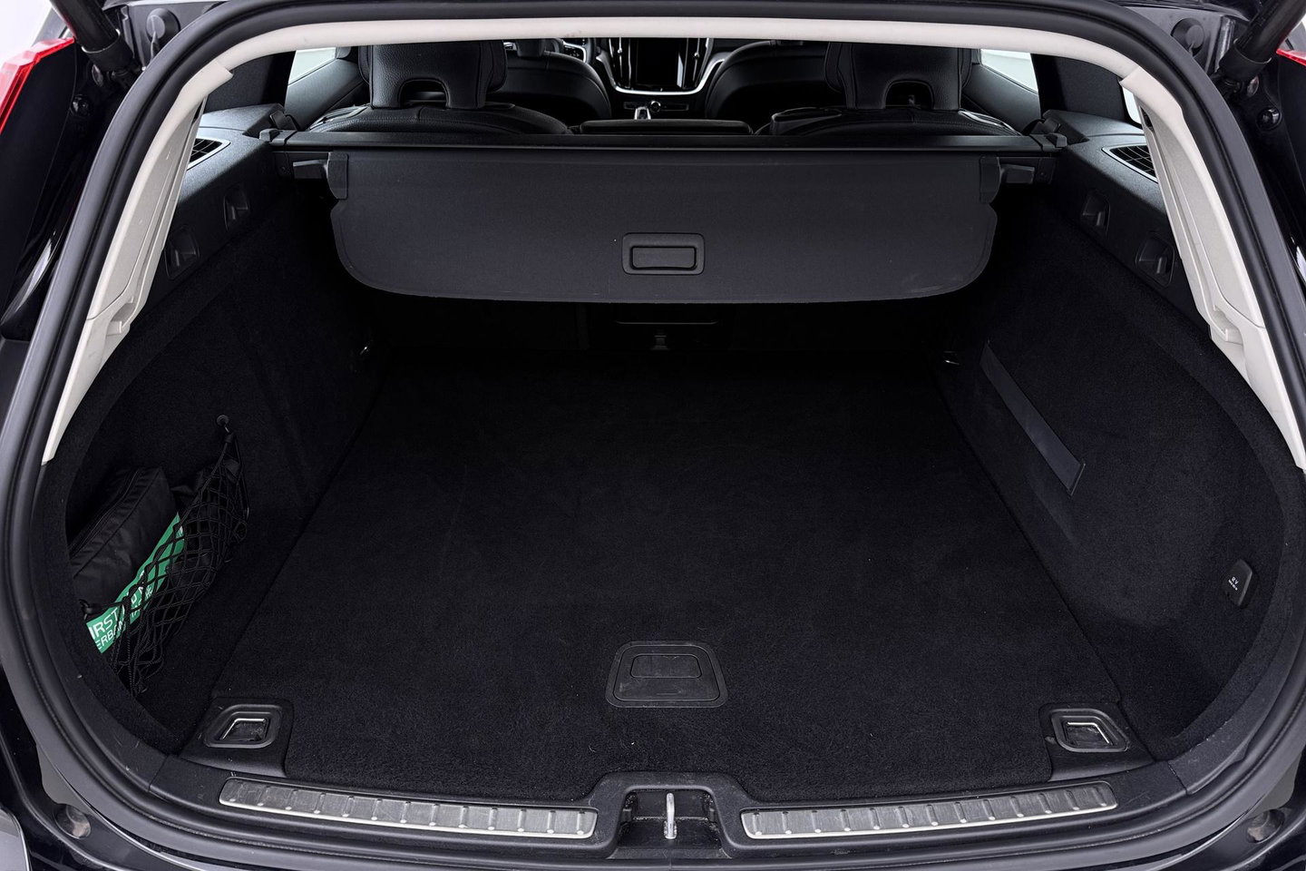 Volvo V60 2.0 T6 Twin Engine AWD Inscription | ACC | Trekhaak | 360° Camera | Harman/Kardon | BLIS | Standkachel | 19 inch