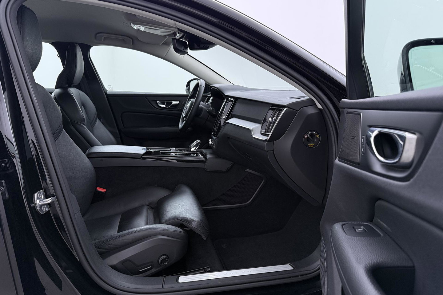 Volvo V60 2.0 T6 Twin Engine AWD Inscription | ACC | Trekhaak | 360° Camera | Harman/Kardon | BLIS | Standkachel | 19 inch