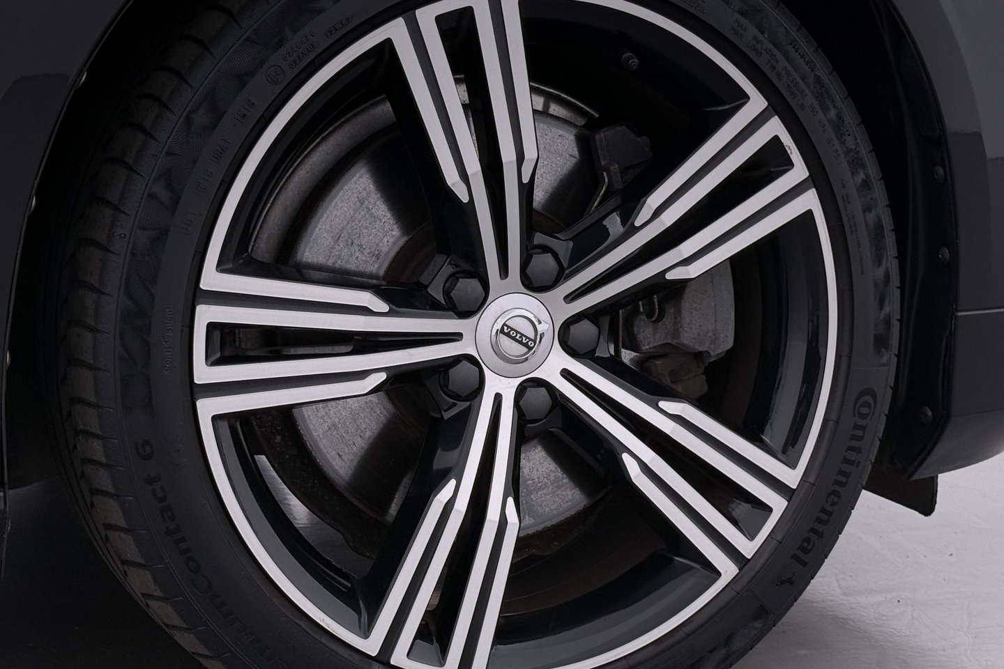 Volvo V60 2.0 T6 Twin Engine AWD Inscription | ACC | Trekhaak | 360° Camera | Harman/Kardon | BLIS | Standkachel | 19 inch