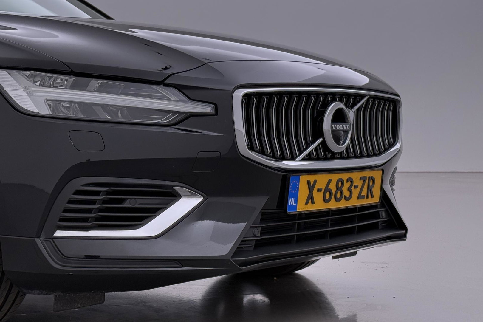 Volvo V60 2.0 T6 Twin Engine AWD Inscription | ACC | Trekhaak | 360° Camera | Harman/Kardon | BLIS | Standkachel | 19 inch