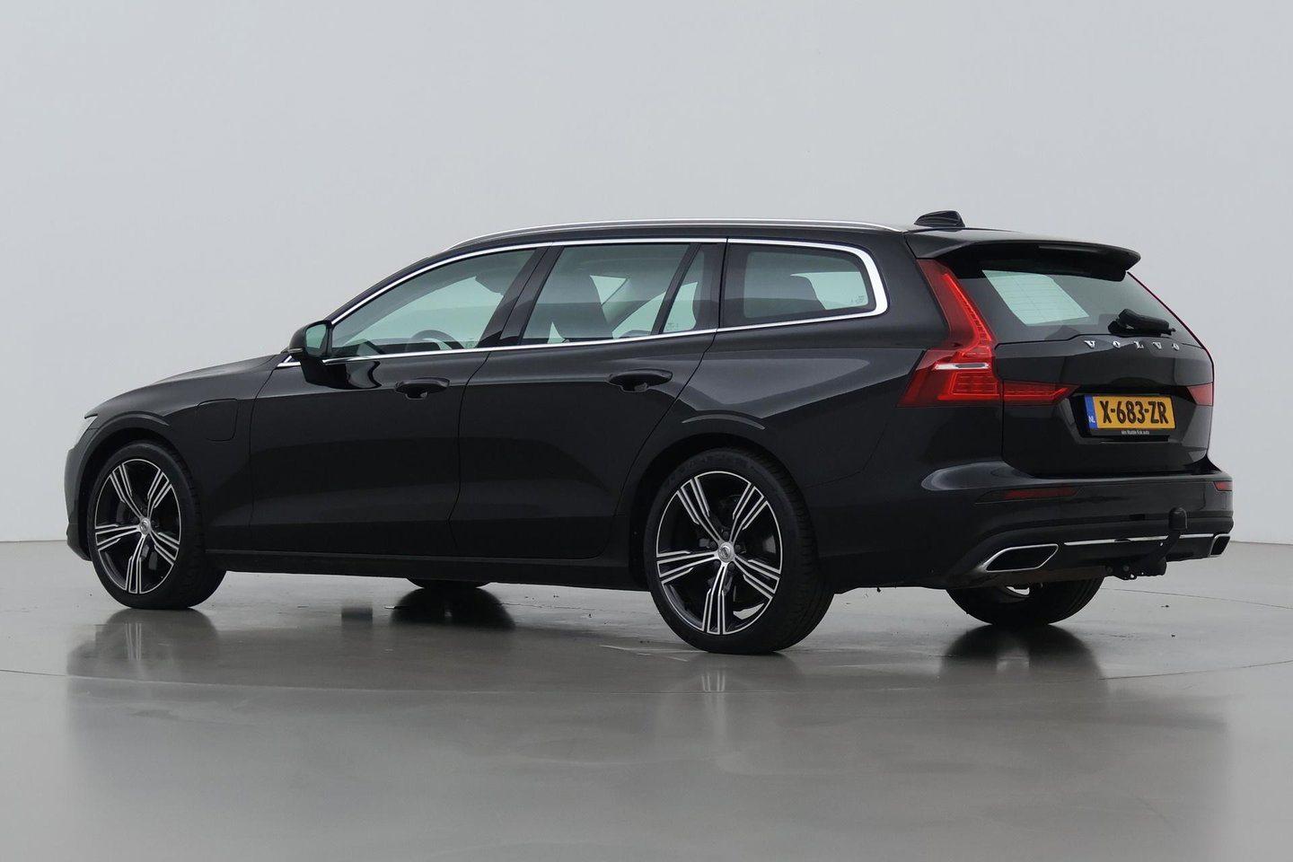 Volvo V60 2.0 T6 Twin Engine AWD Inscription | ACC | Trekhaak | 360° Camera | Harman/Kardon | BLIS | Standkachel | 19 inch