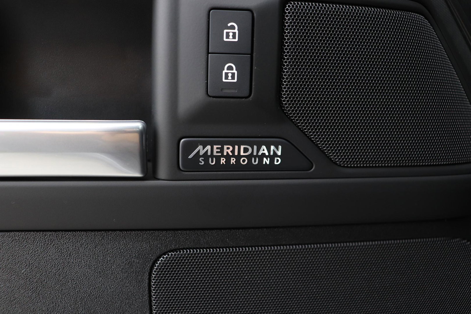 Land Rover Defender 2.0 P300e 110 X-Dynamic HSE | FACELIFT | ClearSight | Meridian Surround | Head-Up | ACC | Panoramadak | Trekhaak