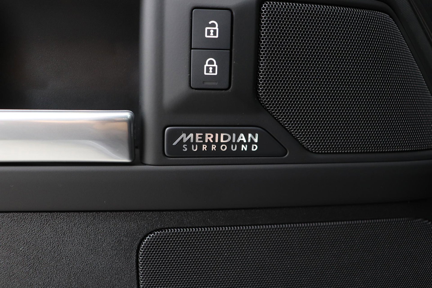 Land Rover Defender 2.0 P300e 110 X-Dynamic HSE | FACELIFT | ClearSight | Meridian Surround | Head-Up | ACC | Panoramadak | Trekhaak