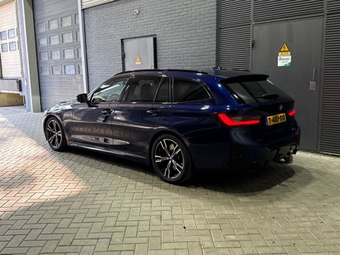 BMW 3 Serie Touring 330e xDrive | ACC | Trekhaak | Panoramadak | 360° Camera | Harman/Kardon | Head-Up | Stuurverwarming