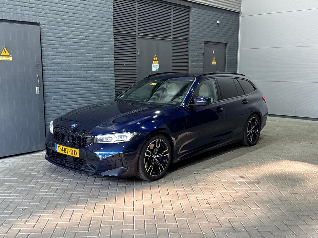 BMW 3 Serie Touring 330e xDrive | ACC | Trekhaak | Panoramadak | 360° Camera | Harman/Kardon | Head-Up | Stuurverwarming